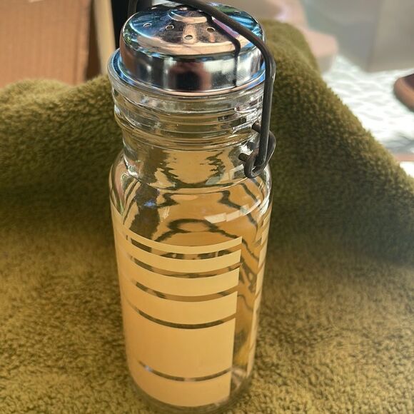 Wheaton vintage pepper shaker, excellent condition. 7 high 3 wide. - Picture 3 of 5